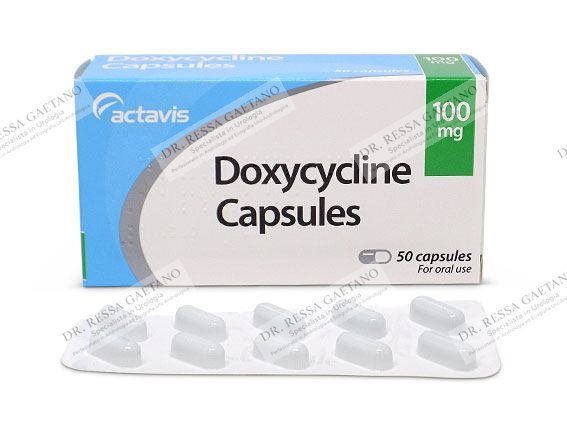 Confezione di doxiciclina in capsule con il blister